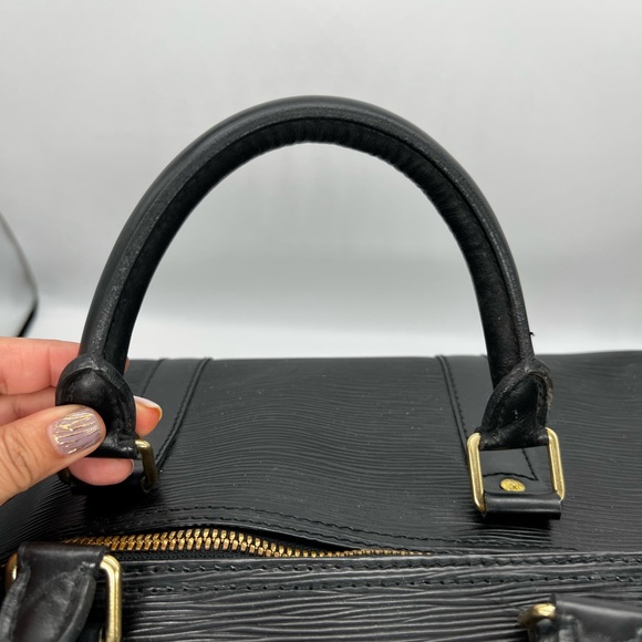 Louis Vuitton AUTHENTIC Epi Keepall 50 PreLoved - Picture 9 of 17